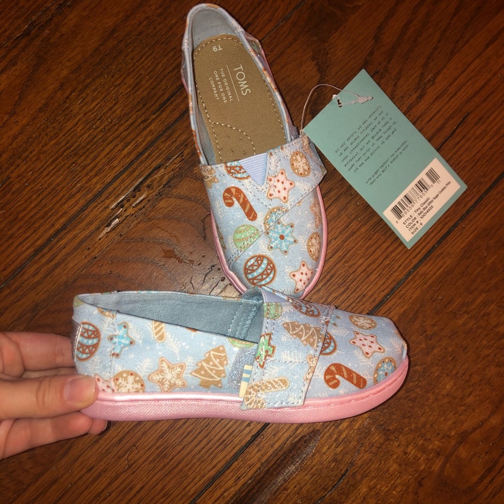 Tiny TOMS Glitter Sugar Cookie size 9